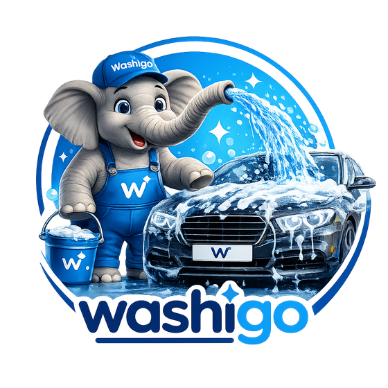La mascotte Washigo lave une voiture
